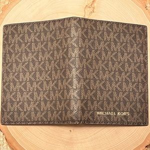 ‼️❌SOLD‼️❌ MICHAEL KORS Purse Wallet Passport Tote Leather